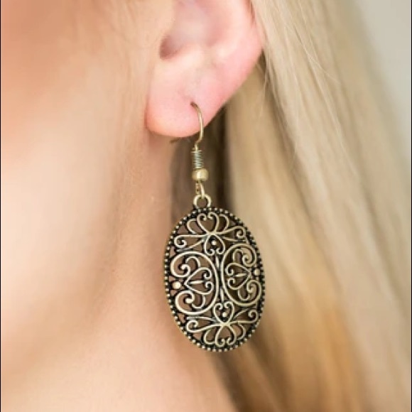🌹Paparazzi Wistfully Whimsical Brass Earrings - Picture 7 of 7